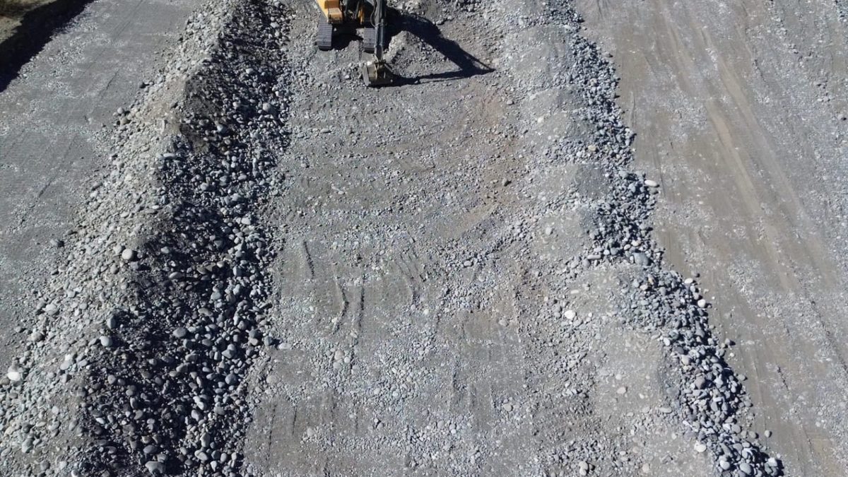 Plataforma granular nivelada y compactada por Quilaco