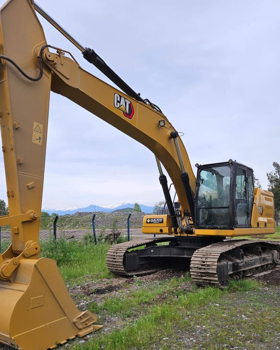 Excavadora Caterpillar 330 GC de Quilaco en terreno