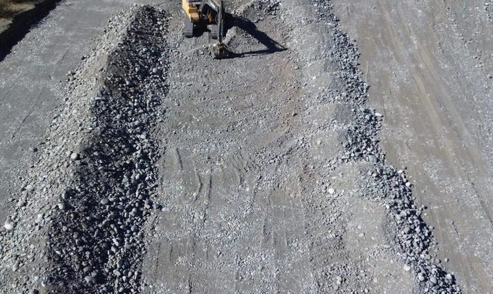 Plataforma granular nivelada y compactada por Quilaco